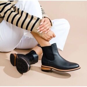 Nisolo Carmen Leather Pull On Ankle Chelsea Boots Black Women's Size 6